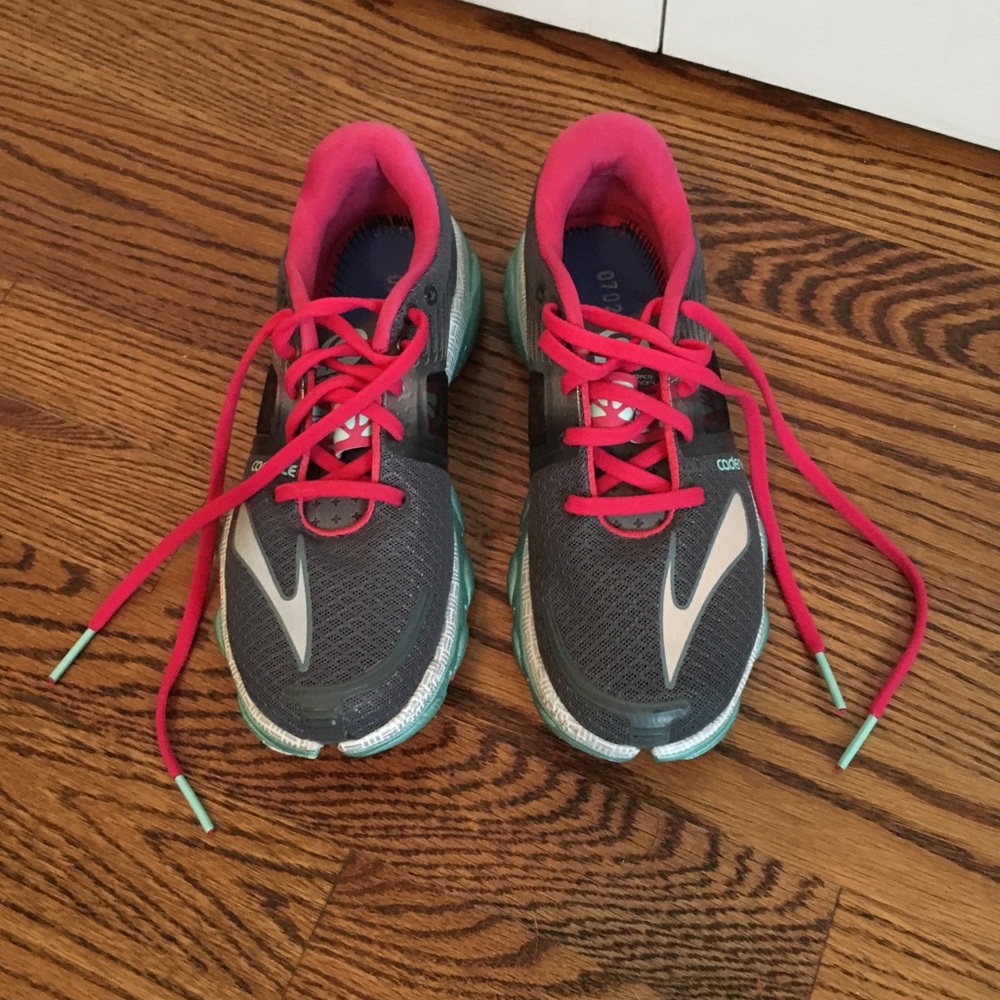 Women’s Brooks Gym Shoes SZ 7.5